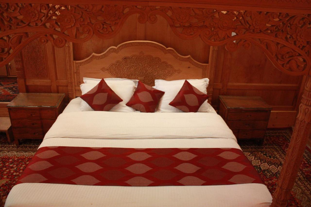 Khilona Luxury Heritage Houseboats Srīnagar Esterno foto