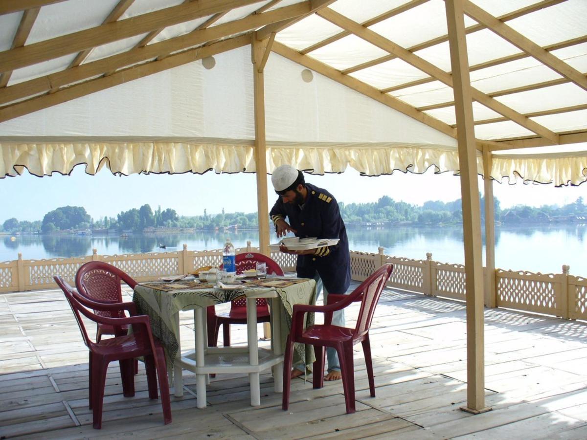 Khilona Luxury Heritage Houseboats Srīnagar Esterno foto
