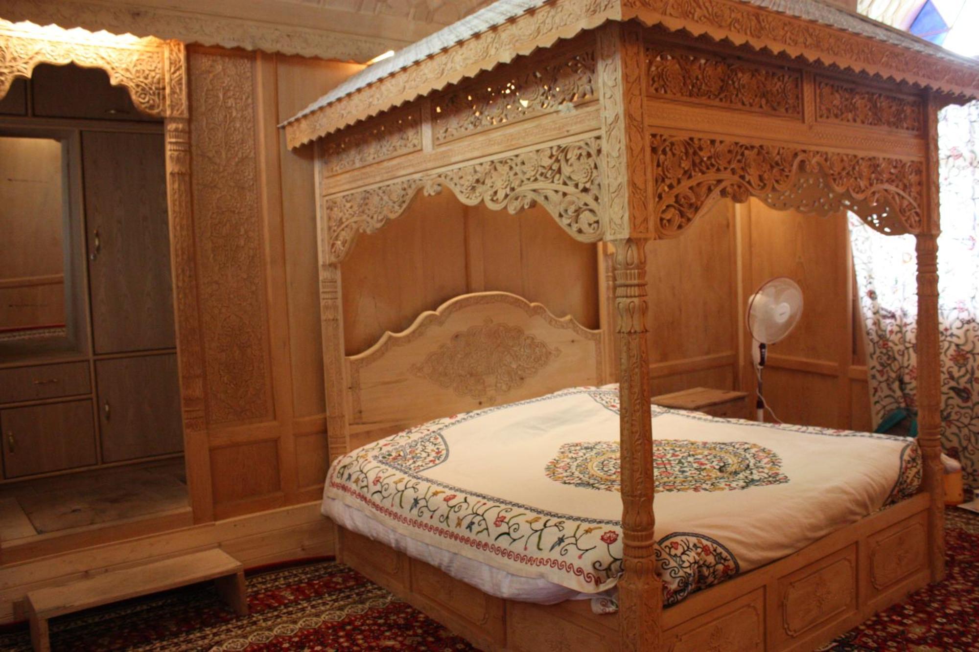 Khilona Luxury Heritage Houseboats Srīnagar Esterno foto